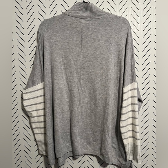 Jones New York Signature Gray Turtleneck with Striped Sleeves - Picture 6 of 11